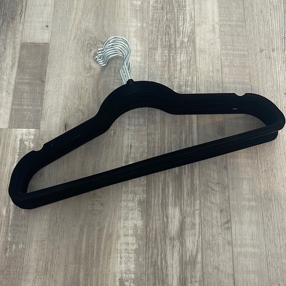Set of 20 black felt hangers - Picture 2 of 3